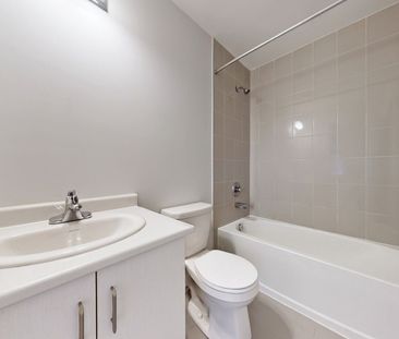 For Lease - 4 Waterleaf Road Unit# Coach, Markham, Ontario - Photo 6