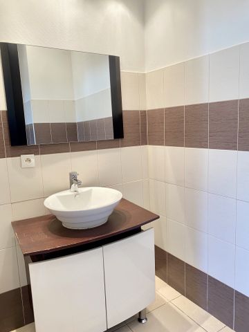 Location Appartement 2 pièces 47m² ST RAMBERT D ALBON 26140 - Photo 2