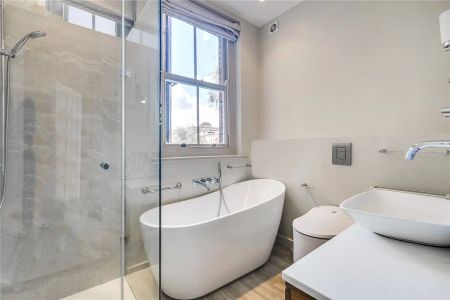 3 bedroom flat in Barnes - Photo 4