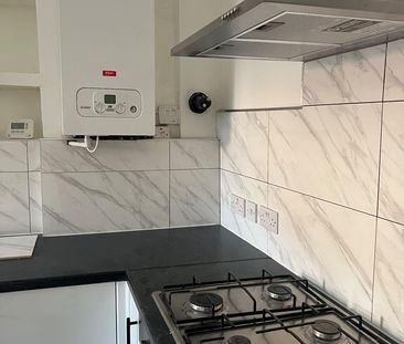 3 Bed End Terrace, Grange Mount, CH43 - Photo 3