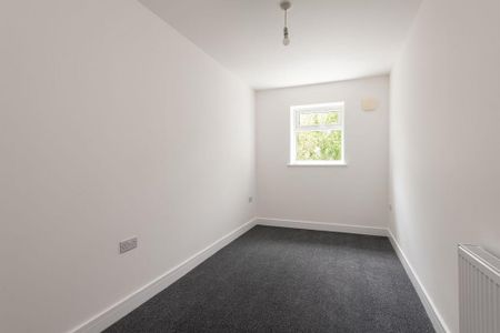 3 bedroom semi-detached house to rent - Photo 4