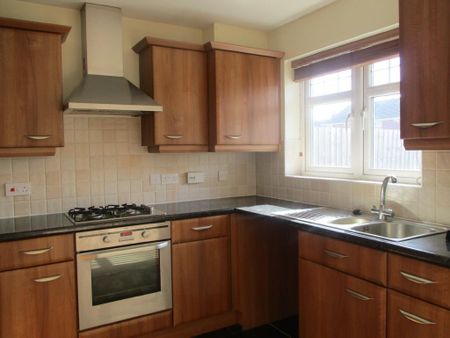 3 bedroom semi-detached house to rent - Photo 5