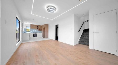 3 Bedroom + 2 Bathrooms Townhouse - Photo 4