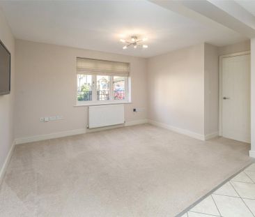 2 bedroom semi-detached house to rent - Photo 6