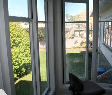 Charming 2 Bed Avondale Retreat with Garden - Photo 3