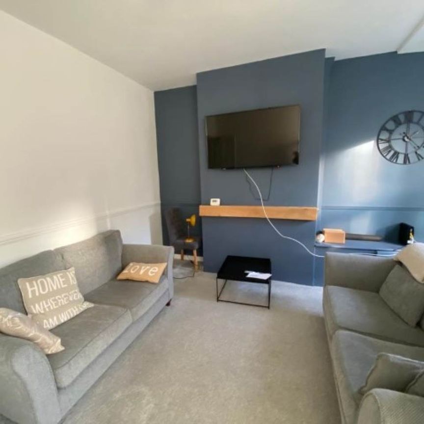 Salisbury View (Room 2), Armley, Leeds - Photo 1