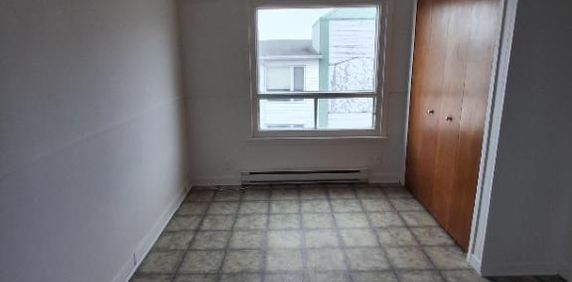 Logements 4 1/2 (3e étage) libre immédiatement - Photo 2