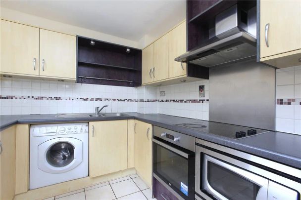 1 bedroom flat in Smugglers Way - Photo 1