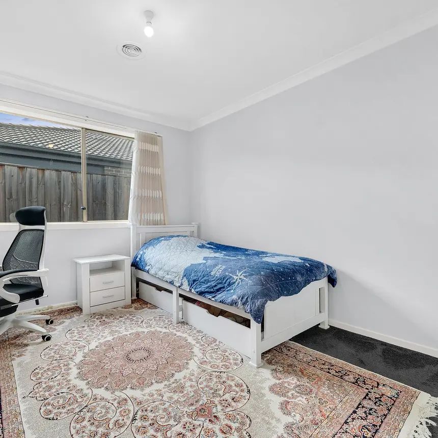 4 BEDROOM HOME IN PRIME PAKENHAM POCKET! - Photo 1