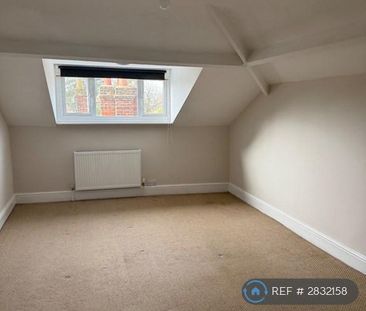 1 bedroom in a flat share to rent - Photo 1