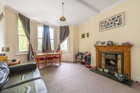 St Quintin Avenue, North Kensington, W10 - Photo 2