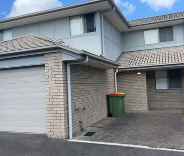 Spacious 2 bedroom townhouse for rent - Photo 1