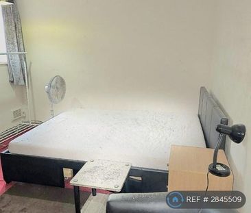 1 bedroom in a flat share to rent - Photo 1