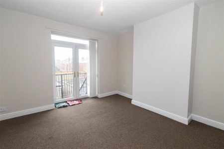 2 bedroom maisonette to rent - Photo 2
