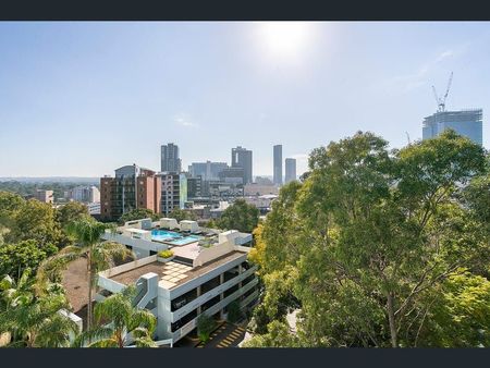 Spacious One-Bedroom Apartment in Prime Location - Photo 4