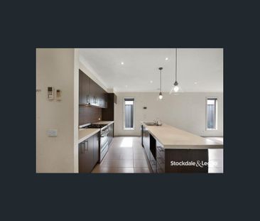 Convenient Family Home - Photo 5