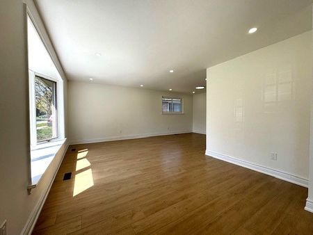 For Lease - 8 Devins Drive Unit# Main Floor, Aurora, Ontario - Photo 5