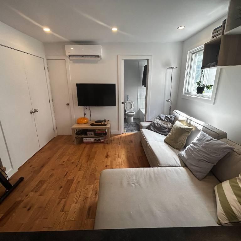 Cession de bail/Lease transfer | Villeray | 1er Aout ou Septembre (Annuel)/1st August or September (Annual) - Photo 1