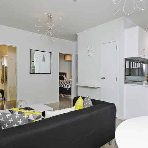 City Centre, 2 Bedrooms + Carpark $750 per week - Photo 1