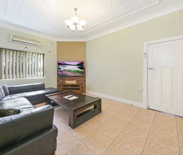 Spacious 3-Bedroom Family House - Photo 1