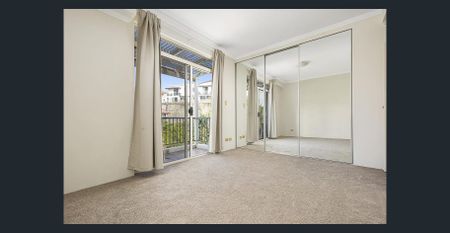 Modern Split Level, Sun Filled 2 Bedroom Apartment with Parking - Photo 5