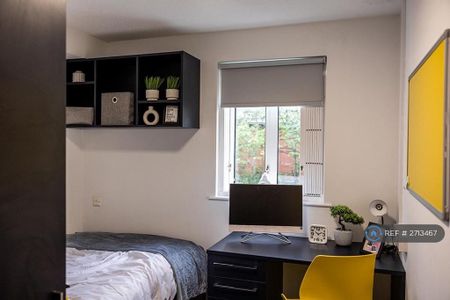 1 bedroom in a flat share to rent - Photo 2