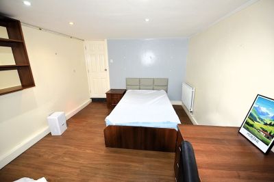 6 bedroom House in Pearson Terrace, Leeds - Photo 4