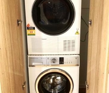 Sunny New Modern living. - Photo 2