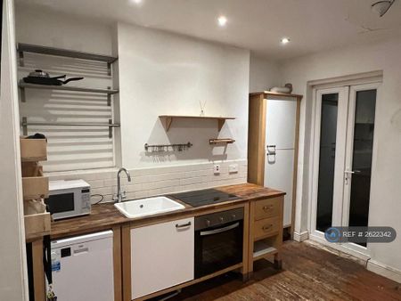 1 bedroom flat to rent - Photo 4