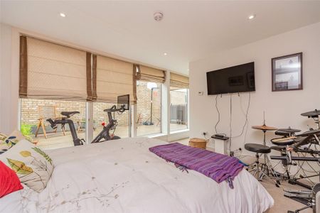 3 bedroom terraced house to rent - Photo 3