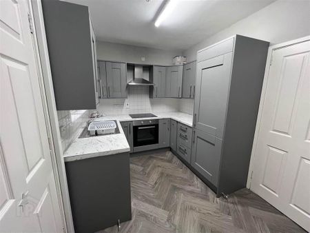 16 Runnymede Parade, Belfast, BT12 6NF - Photo 5