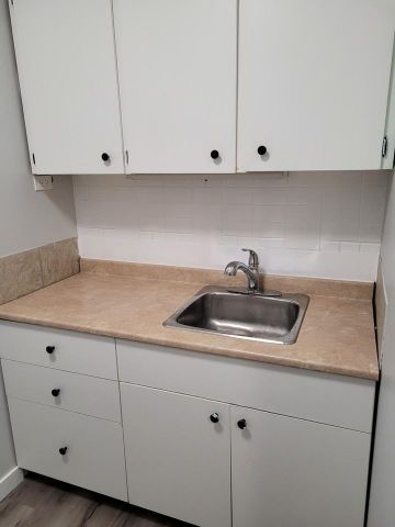 206 Hughson Street North apartment — Hamilton, ON (1-Bedroom) - 1 Bedroom - Photo 3