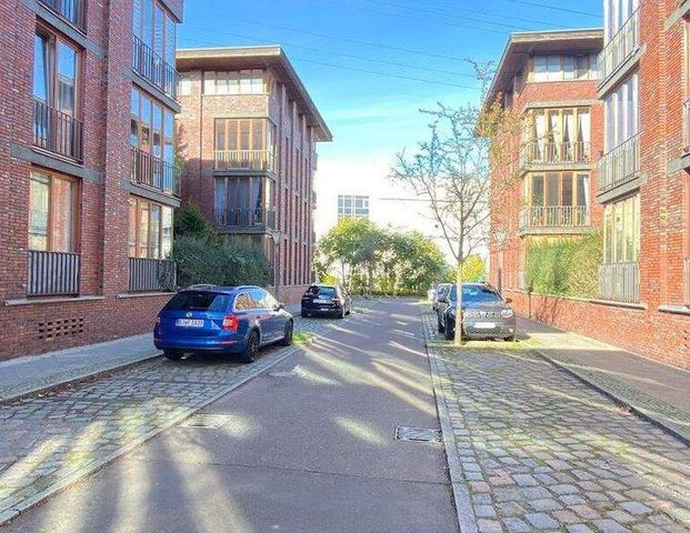 Dachgeschosswohnung (ohne Aufzug) mit innen gelegener Loggia und großer Küche neu zu vermieten - Photo 1