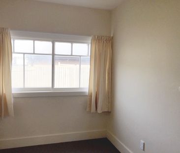 Sunny Two-Bedroom Flat in Convenient Hornby Location - Photo 5