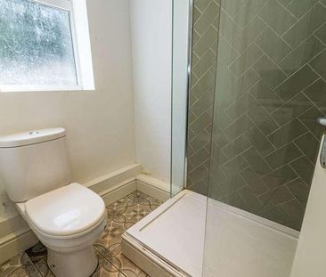 Stylish Bedroom House, LN1 - Photo 5