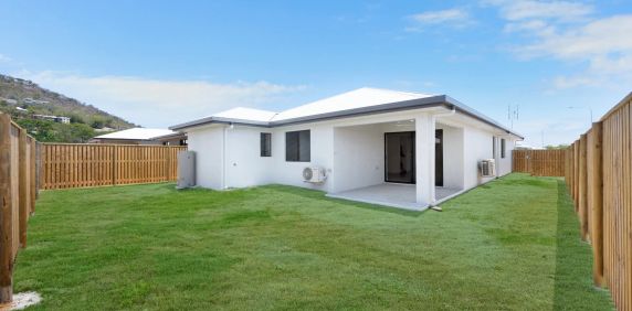 YOUR PERFECT HOME AWAITS! - Photo 2