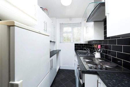 1 Bedroom Apartment To Let - Photo 2