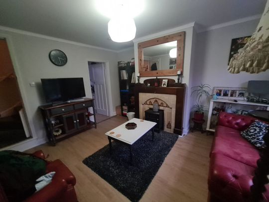 2 Bed - 26 Hartley Crescent, Woodhouse, Leeds - LS6 2LL - Student - Photo 1