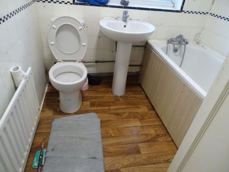 6 bedroom terraced house to rent - Photo 5