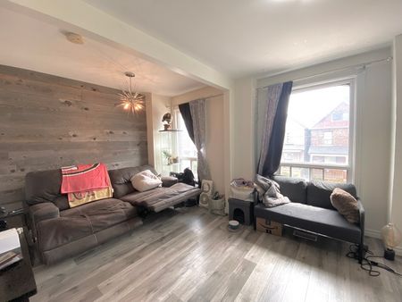 $1,699 / 2 br / 1 ba / 1100 sqft 33 Harvey St unit 1 - Photo 4