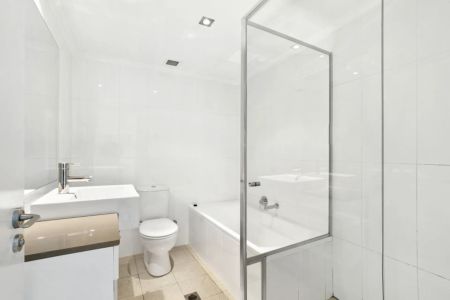 Two Bedroom Stunner in the Heart of Dee Why - Photo 4