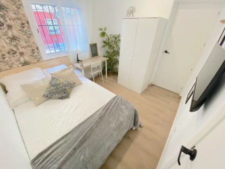 Avenida de Ramón y Cajal, Sevilla, Andalusia 41005 - Photo 5