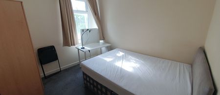 Flat 4, 2 West Luton Place, Adamsdown, Cardiff, CF24 0EW - Photo 4