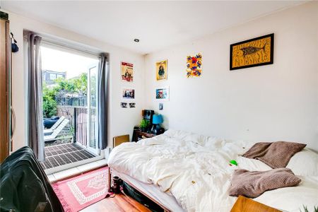 3 bedroom flat to rent - Photo 2