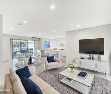 Modern 3 Bedroom Townhouse! - Photo 4