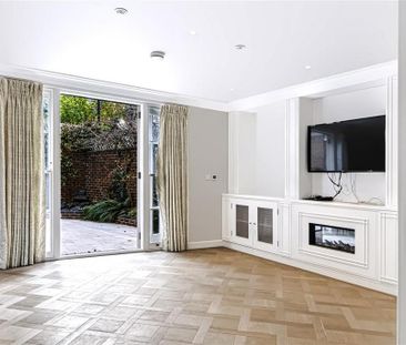 4 bedroom end of terrace house to rent - Photo 1