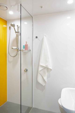 2 Bedroom Shared Bathroom, Double Bed, Views - Photo 5