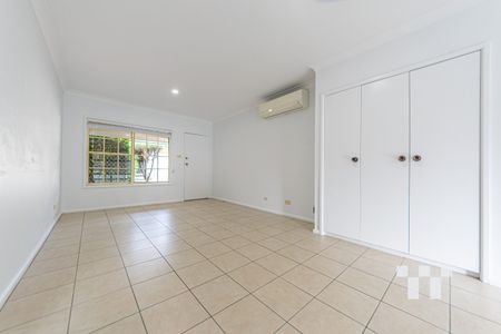 Level, Easy Care Villa in Quiet Location - Photo 2
