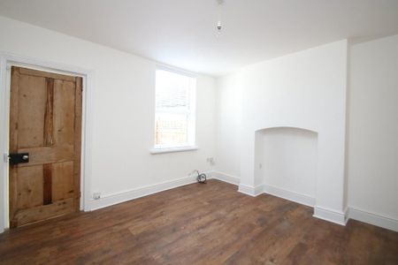2 bedroom terraced house to rent - Photo 4