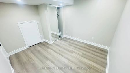 Detached Home For Lease | W9229421 - Photo 5